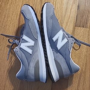 Size 8 Mens New Balance 515
